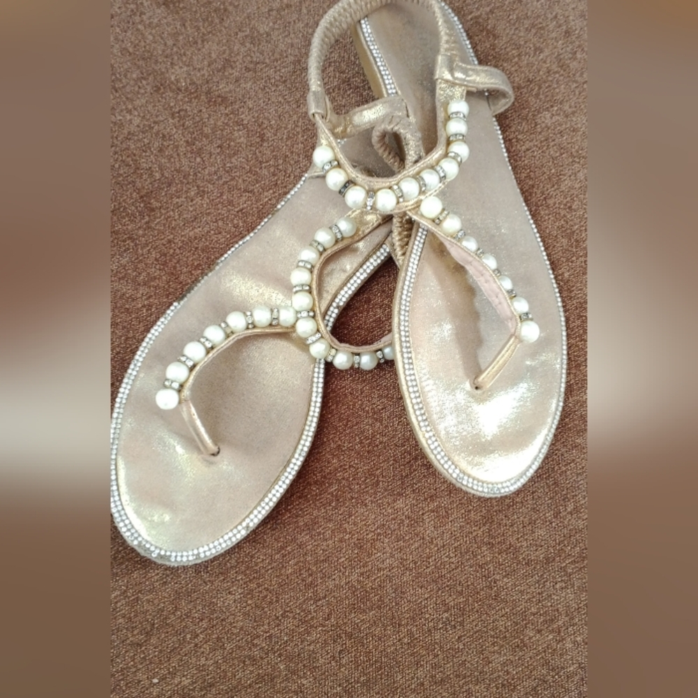 Elegant Gold Sandals with Pearl Accents